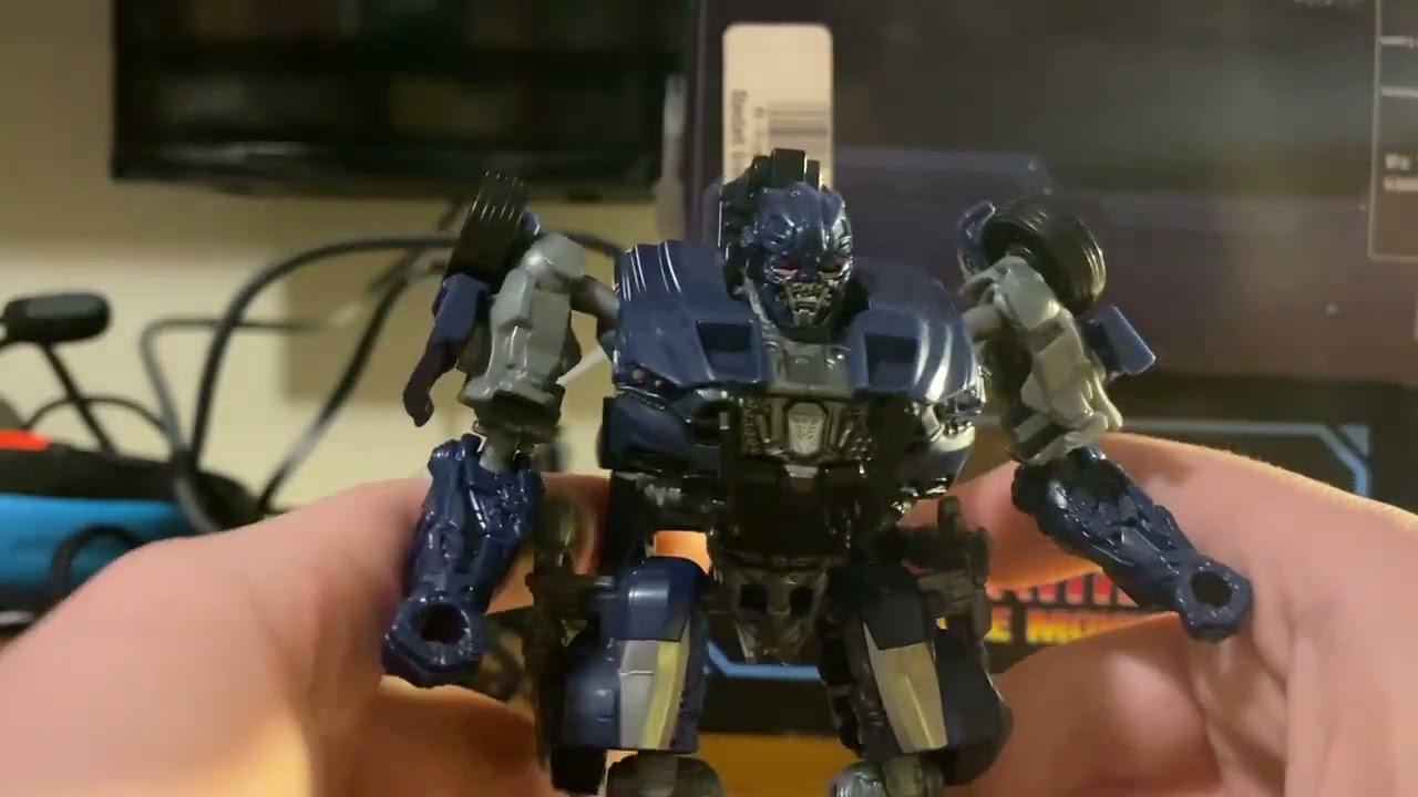 Transformers Studio Series The Last Knight Barricade