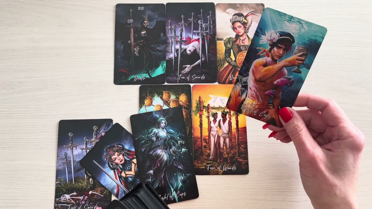 Что происходит в его жизни  прямо сейчас? Таро Онлайн Расклад Dream House Tarot 