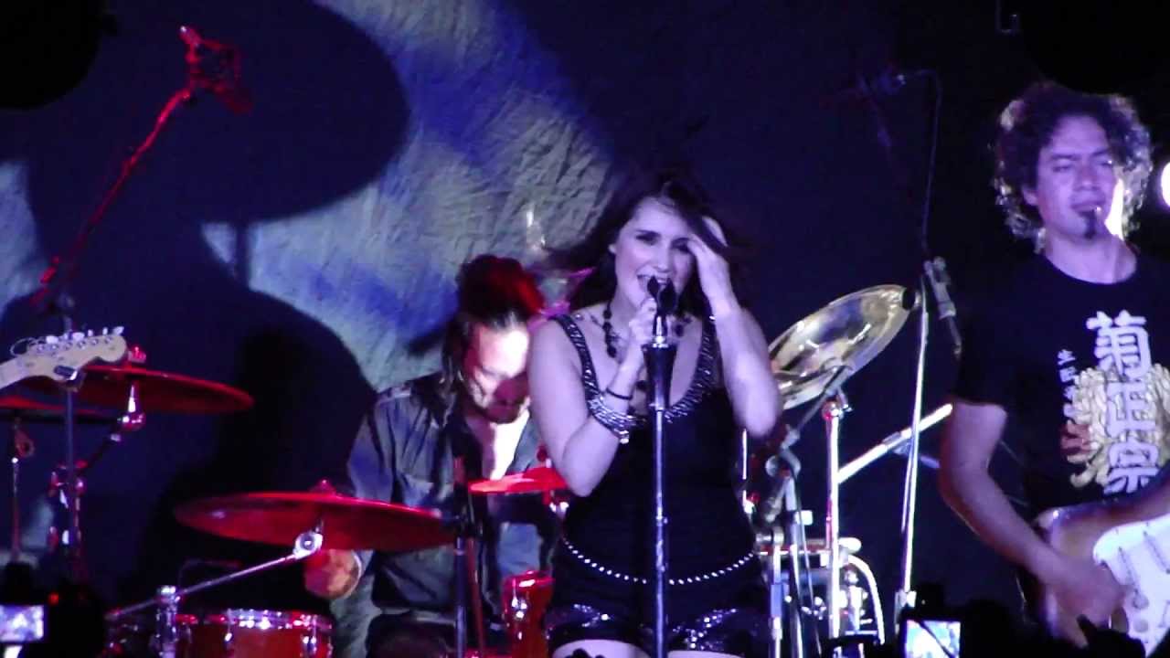 Dulce Maria - Tenerte y quererte + Otro dia que va + Me voy + Celestial (EOT RJ 08/12/12)