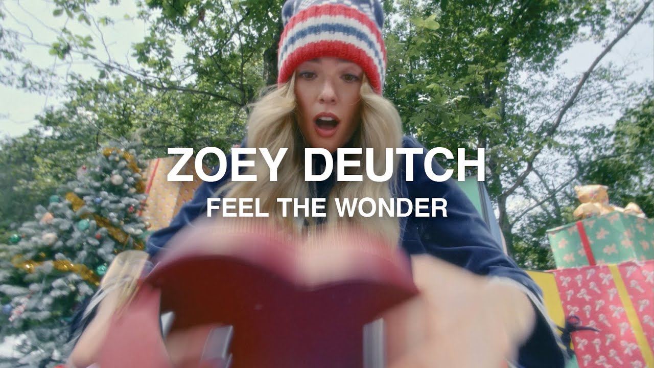 Zoey Deutch & The Heart Crossbody | Feel the Wonder |#CoachHoliday