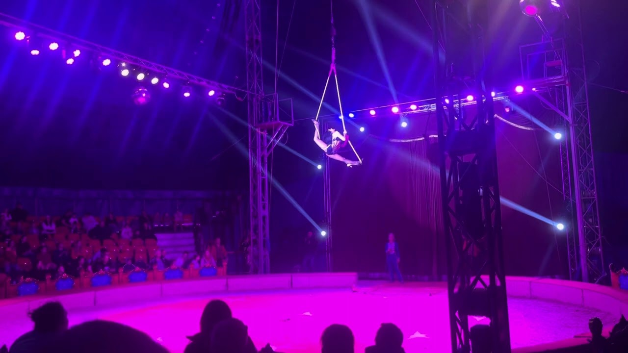 Cirkus Aleš vdušná akrobatka z Maďarska