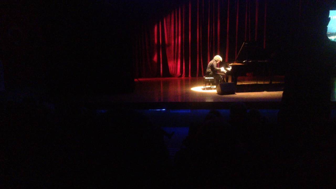 Tuluyhan Uğurlu Muhteşem Konser / Bakırköy Cem Karaca Kültür Merkezi