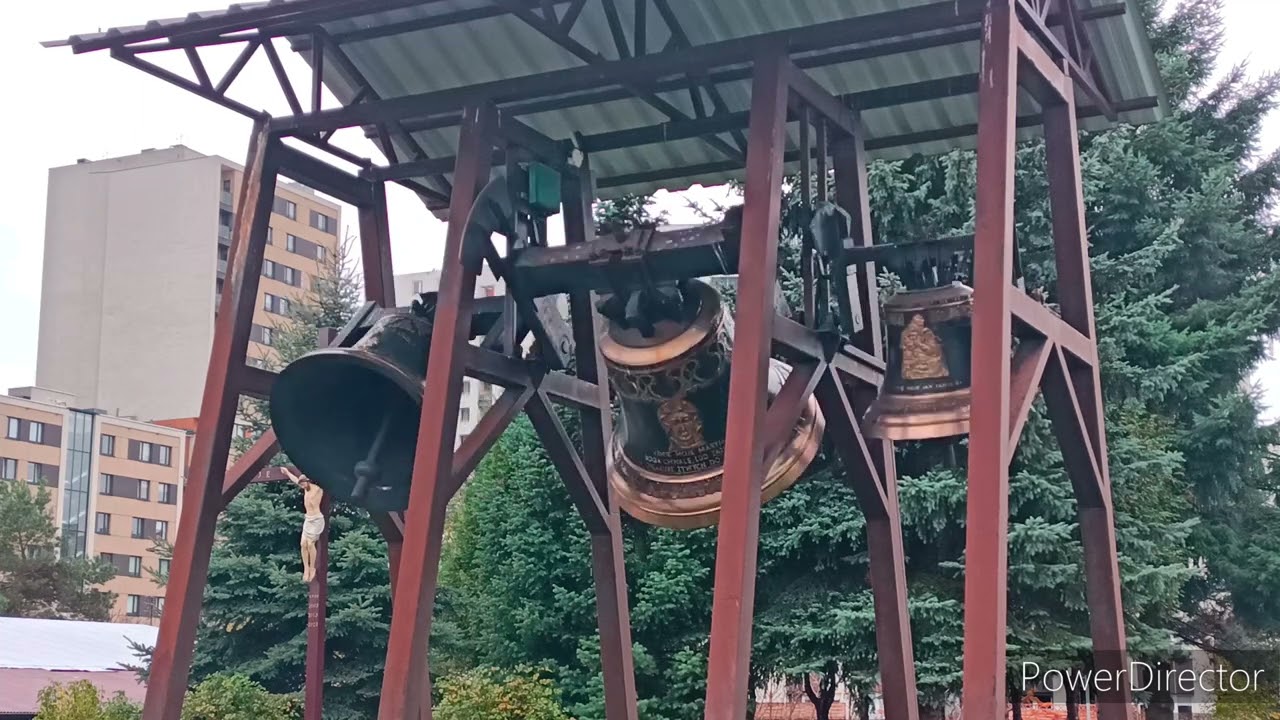 Kraków (Osiedle Dywizjonu 303) Dzwony kościoła Św Brata Alberta.