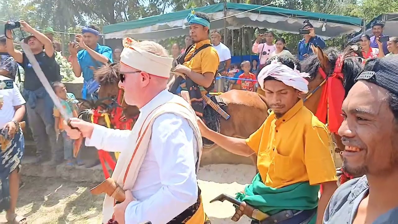 Orang amerika Ikut Tradisi 
