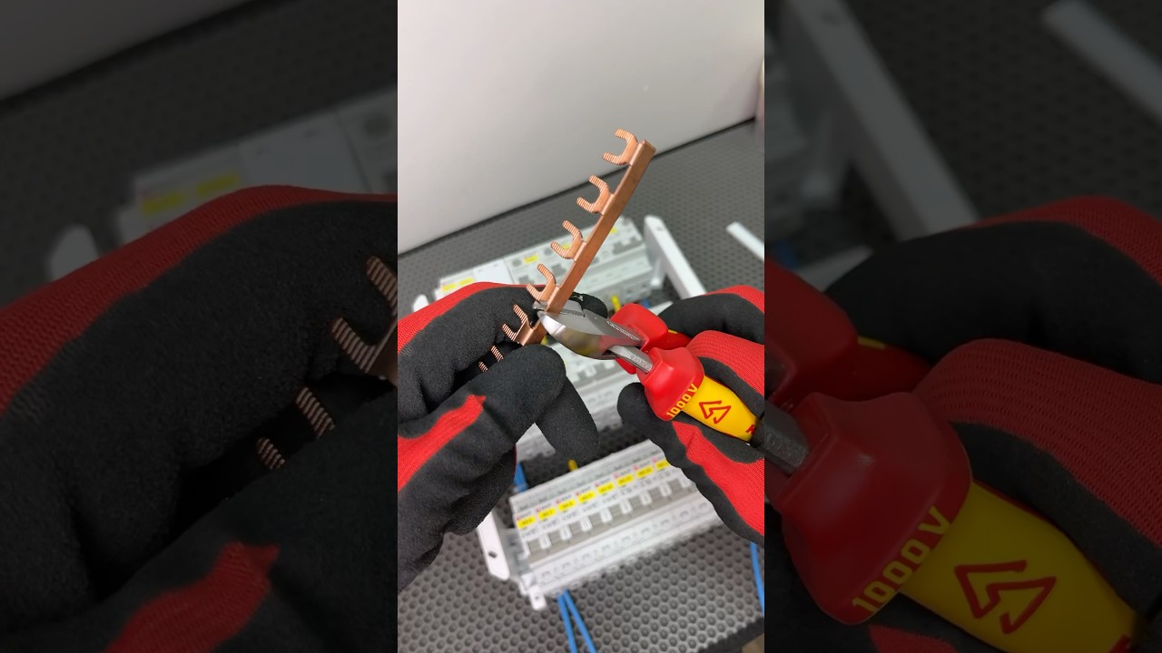 🛠️Мастер-класс по изготовлению и установке гребёнки на автоматы! #сборкащита #электрощит #электрик