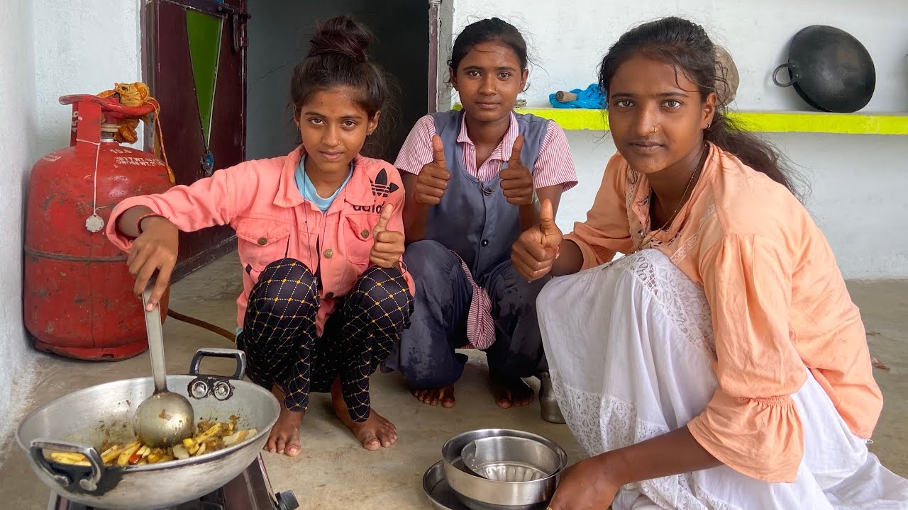 आलू बारी टमाटर की सब्ज़ी बनाई तीनो बहनो ने मील कर #shivnandani #familyvlog #mangalbhaipatel #family
