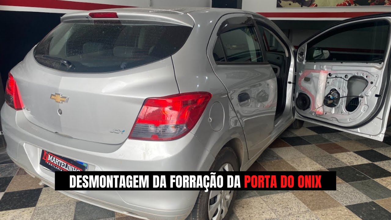 Desmontagem da forração da porta do Chevrolet Onix
