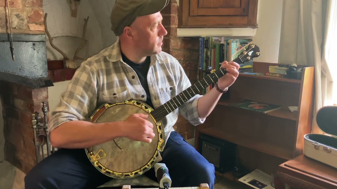 Twin sisters on a Tubaphone banjo