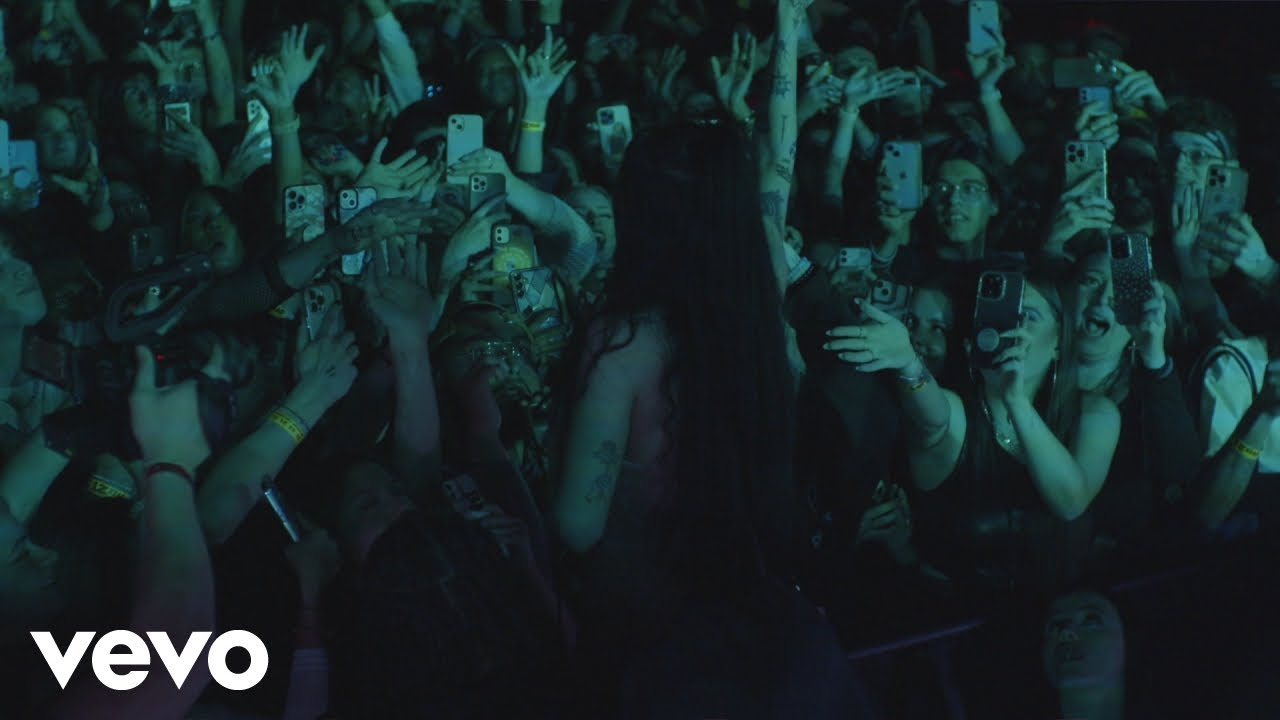Maggie Lindemann - she knows it (Live from New York City)