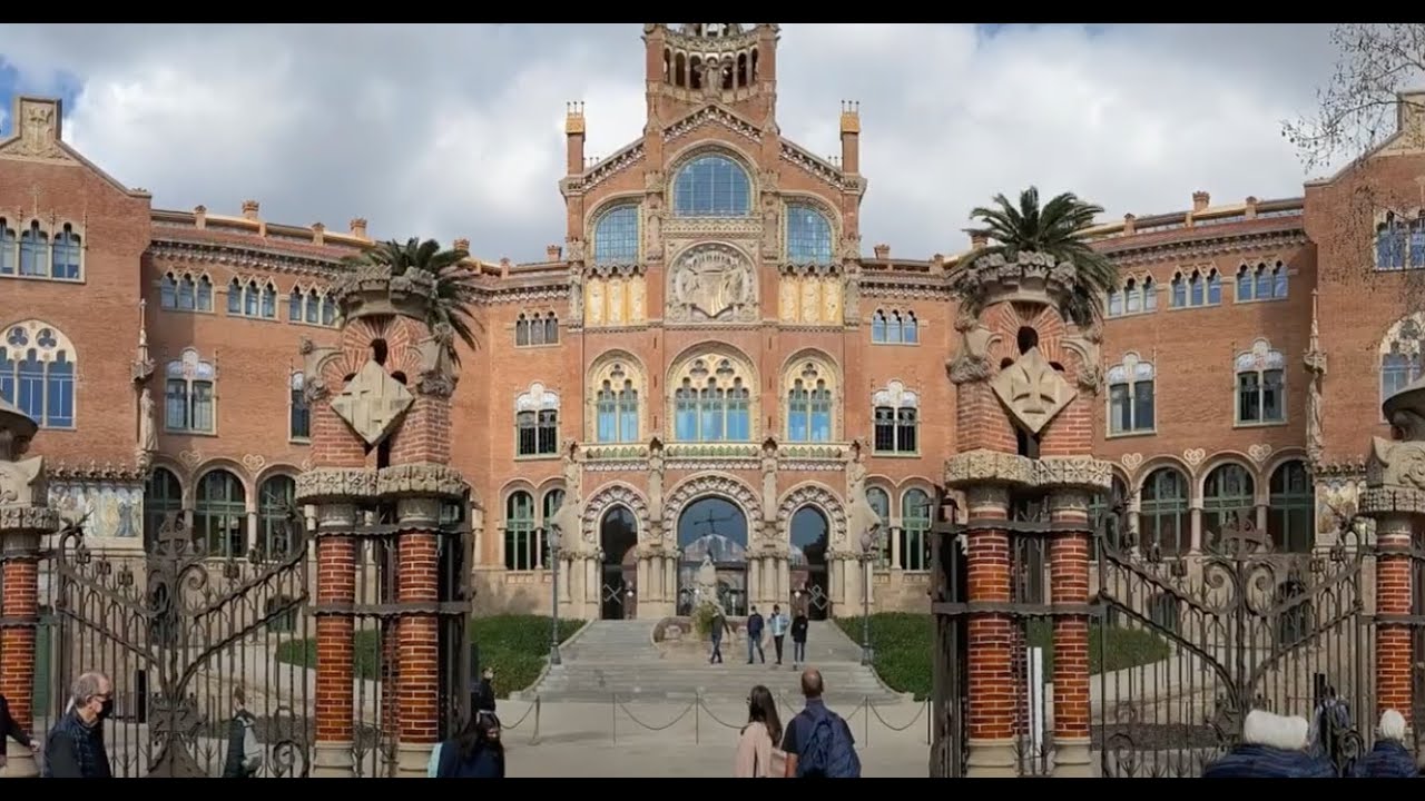 Walking tour Gaudi Avenue Avinguda de Gaud&iacute; Barcelona from Hospital de Sant Pau to Sagrada Familia