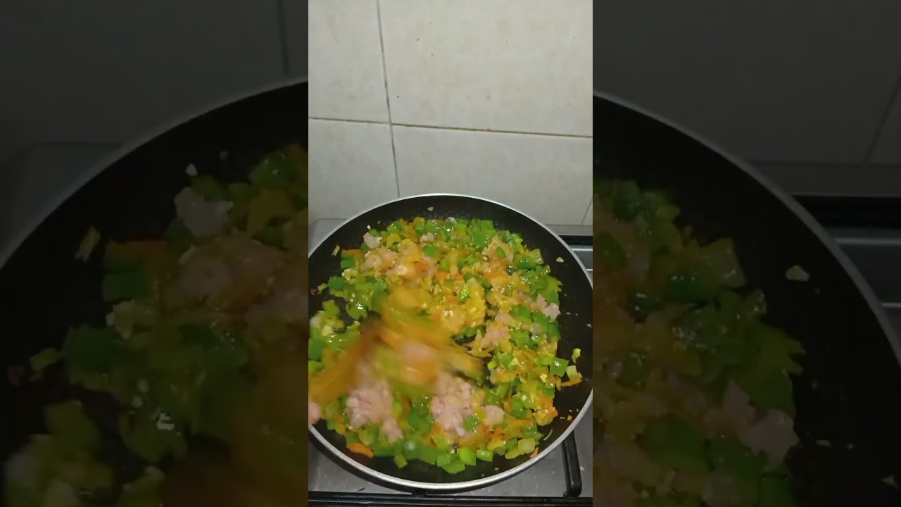 شوصون معمر بالخضر والدجاج 🥰😋 مذاق وشكل راقي جدا👌عجينة رطبة وهشيشة 🥰👌 متنساوش لايك وإشتراك تعليق زوين