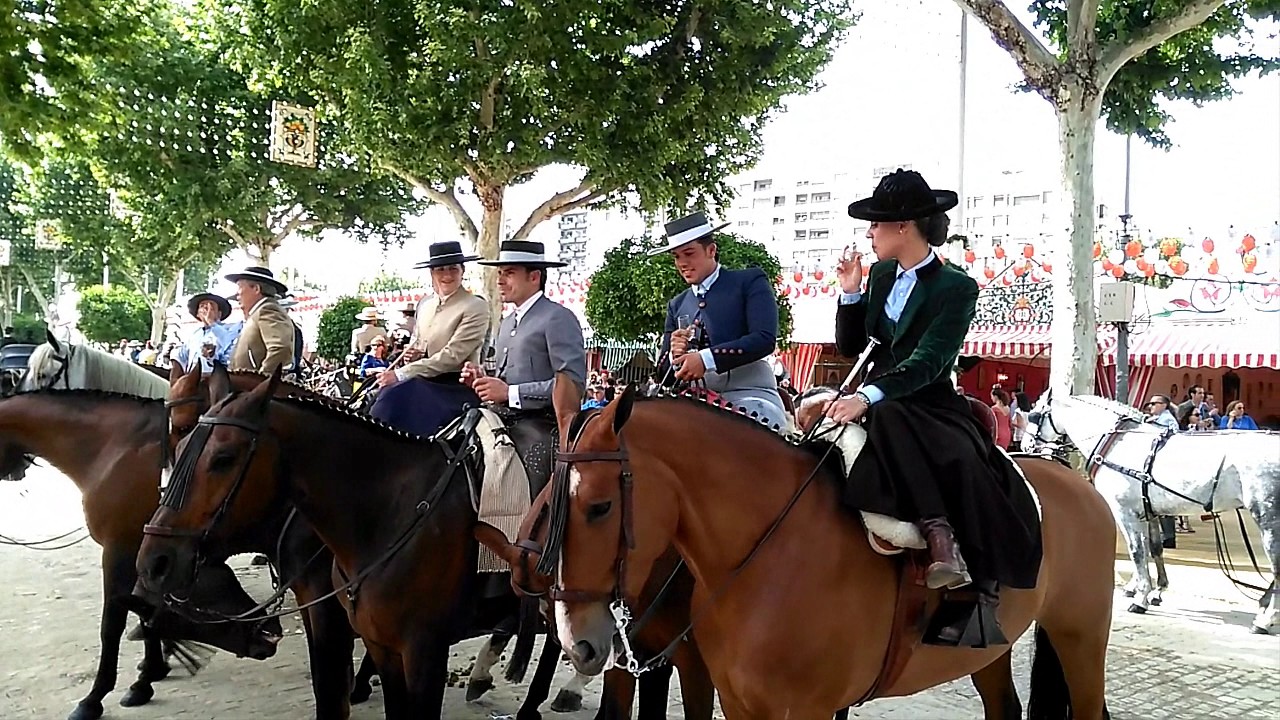 Feria de Sevilla. Abril 2017. Paseos de caballos, cantar y bailar