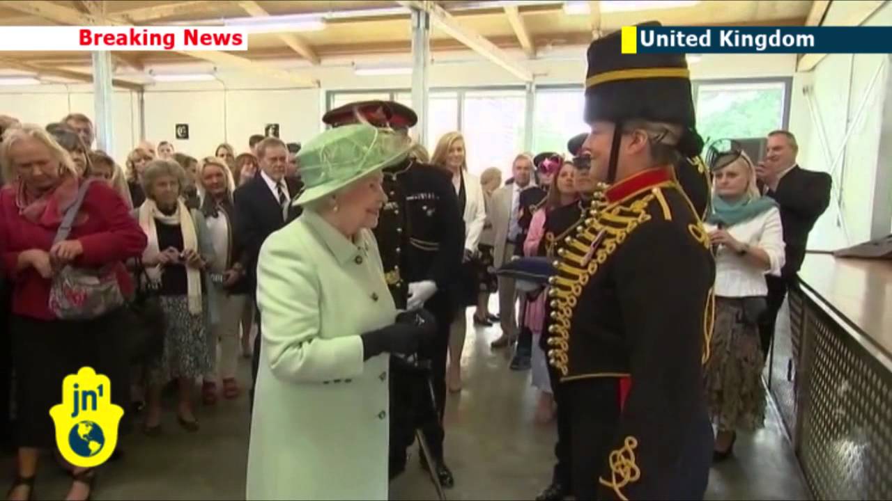 Queen Elizabeth visits Woolwich barracks: Queen offers condolences over Lee Rigby murder