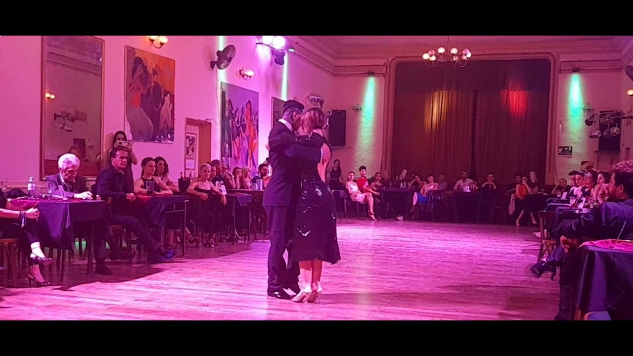 Bruna Estellita y Julián Sánchez en Sonrisas Milongueras. Gallo Ciego. Tema 1 de 4.