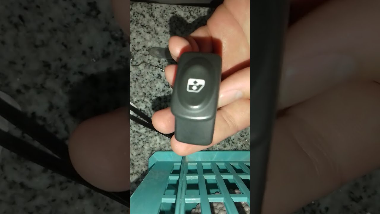 Cambio de lamparita de tecla alzacristales Clio Mio