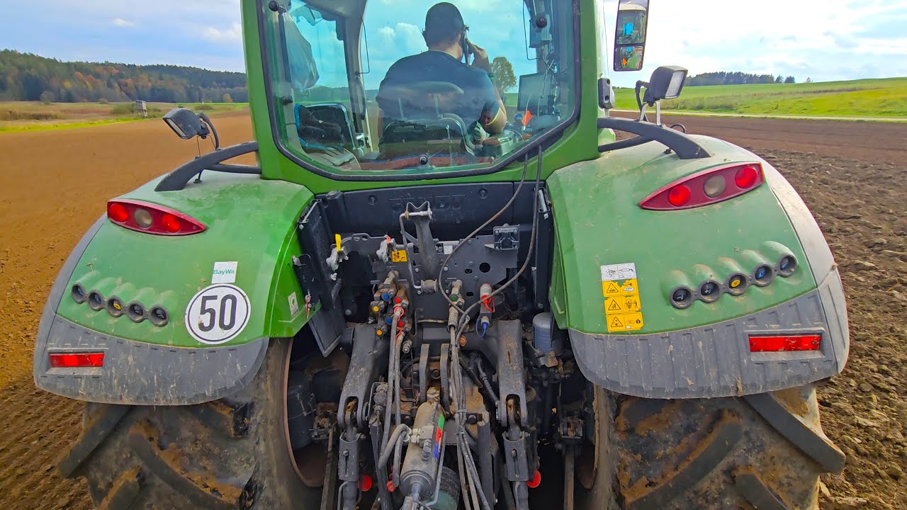 Fendt Vario 724 mit Juwel 7 von Lemken bei Triticale säen 2024