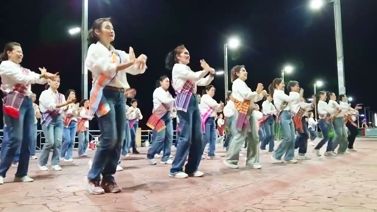 ห่มสไบ ใส่ยีนส์