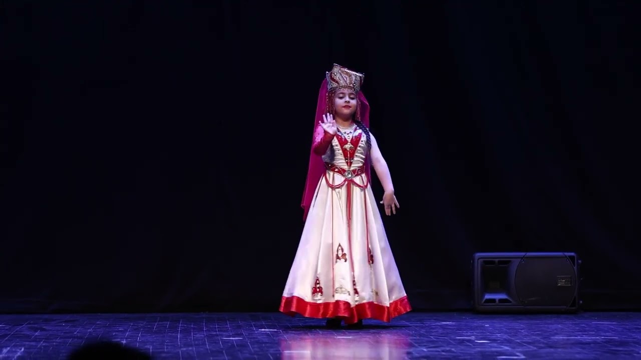 Sofi Devoyan dance studio, Elizabeth Hakobyan, menapar Shalaxo