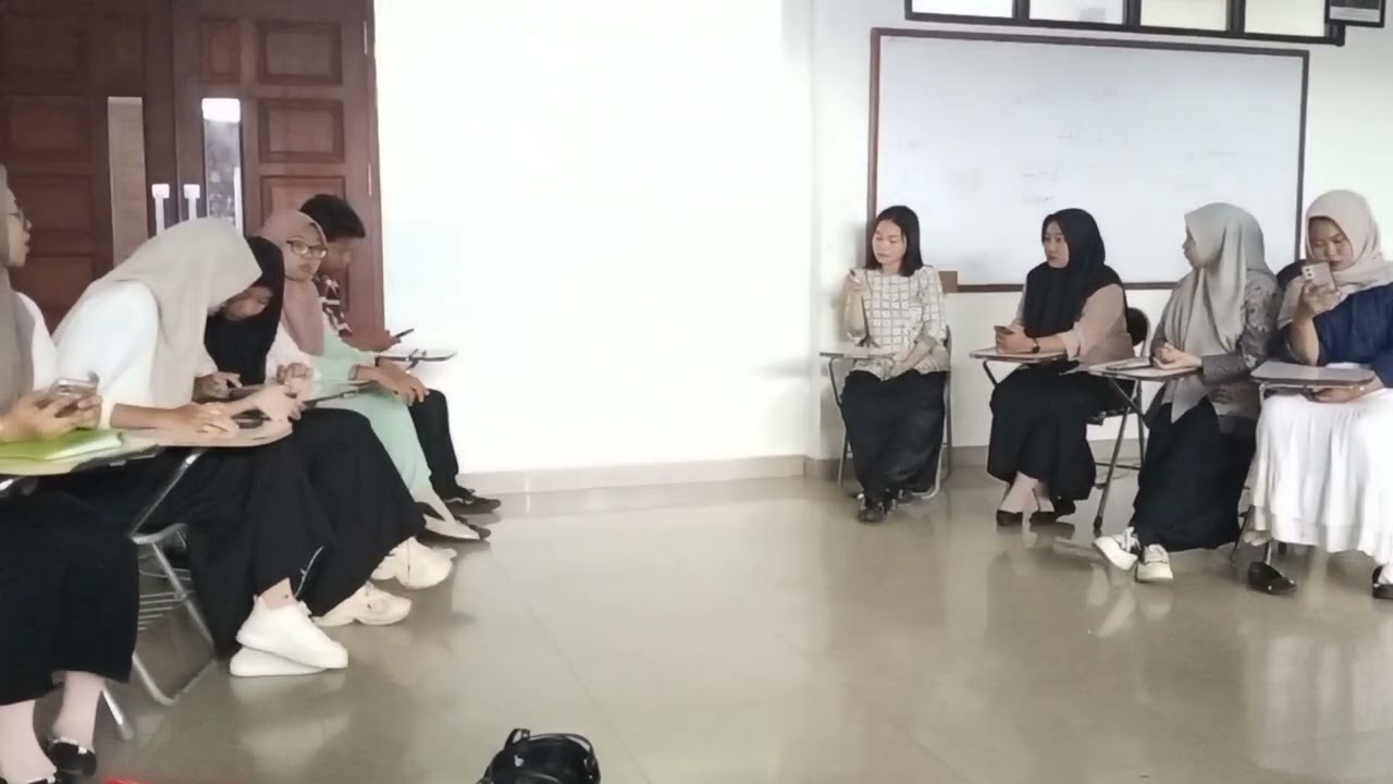 Kel. 2 tema Makalah Ilmiah dan Laporan Praktikum Ilmiah | Bahasa Indonesia