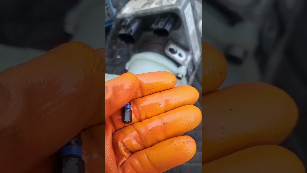 2011-2014 DODGE CHARGER POWER STEERING PUMP RESERVOIR REPLACEMENT 