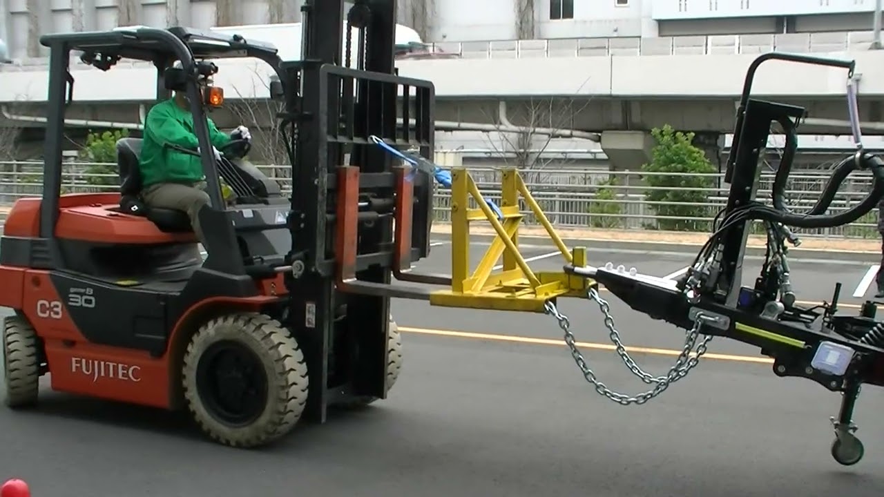 センコーの「ダブル連結バス」お披露目、国内初の運行方式で長距離輸送効率化②（セミトレーラーに再連結）