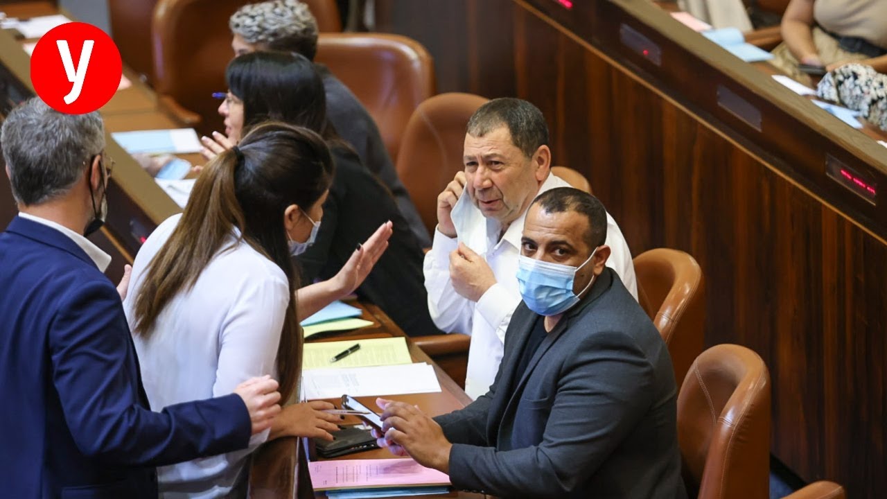 מהומה בכנסת: אביר קארה הצביע פעמיים