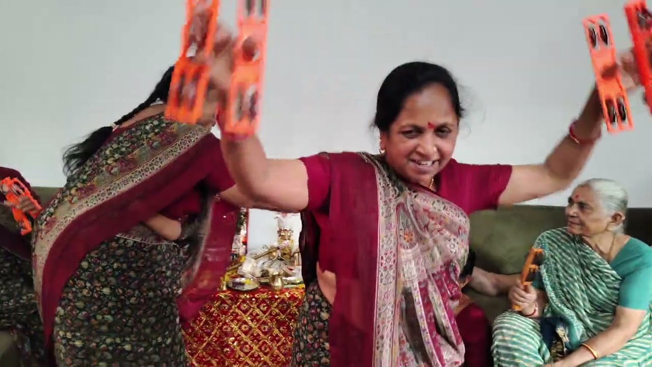 અમારા ભજન  મંડળ માં કોકિલા બેને સરસ ભજન ગાયું 