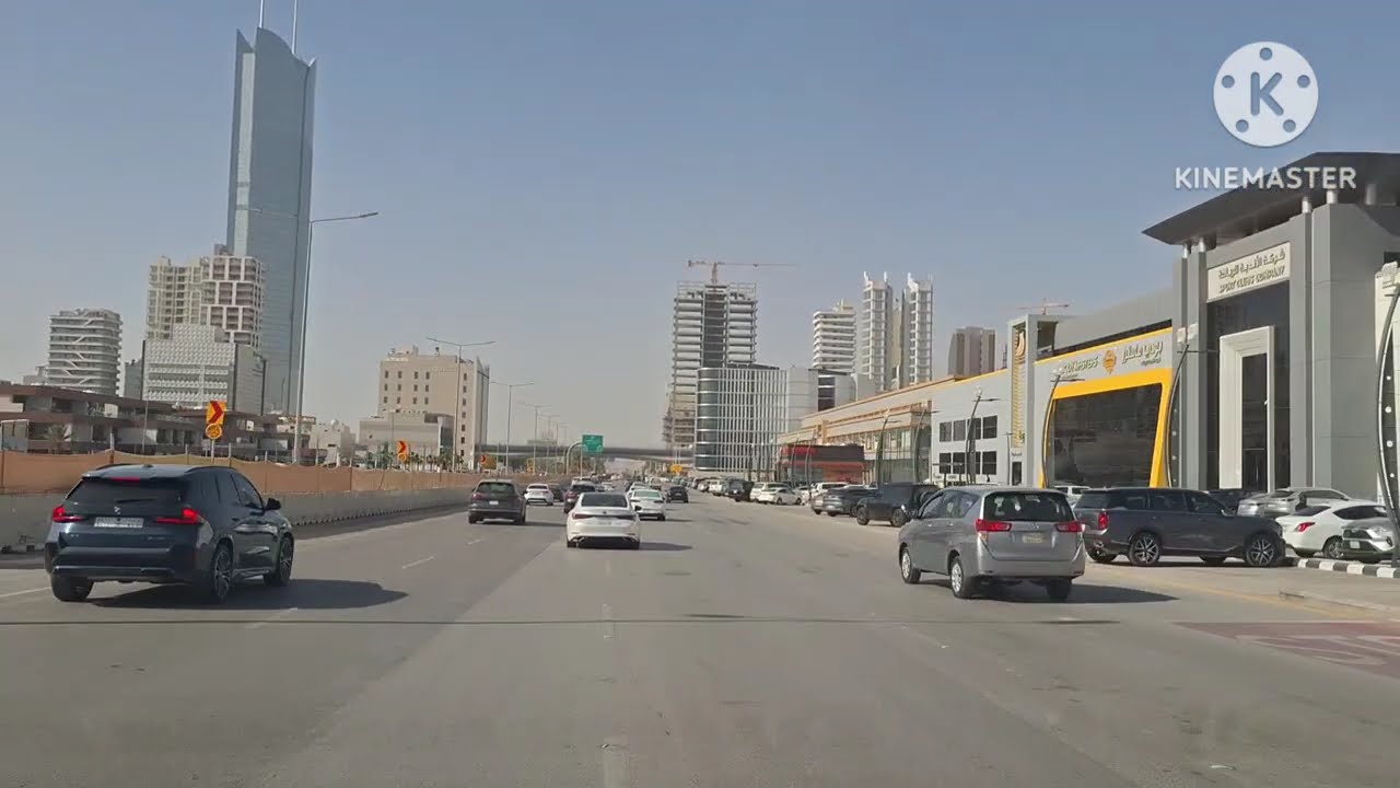 Bawat araw iba iba dinadaanan ko mga ruta dito sa riyadh tumama road  madami pa pla dito close road