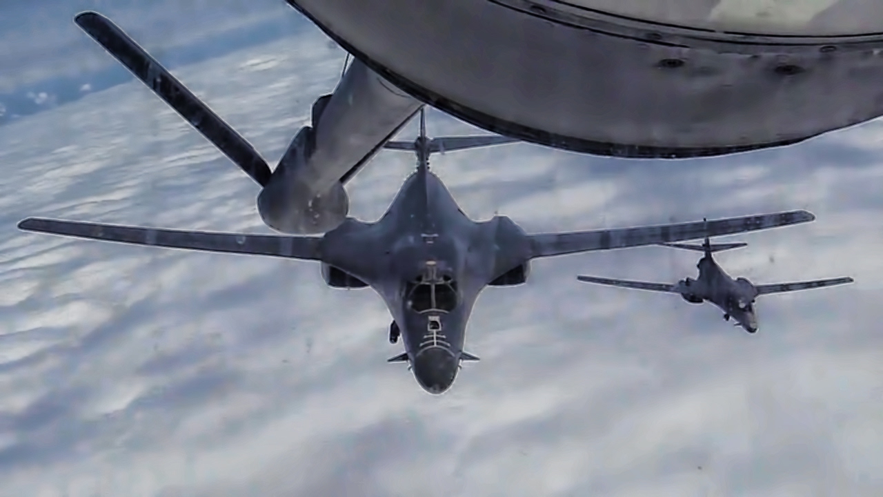 U.S. Air Force Combat Aircraft Aerial Refueling With Comms