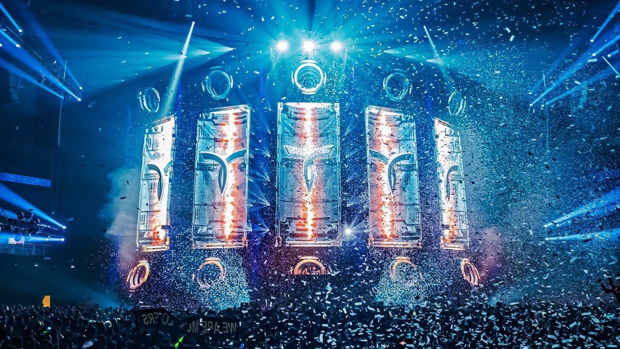 Giuseppe Ottaviani ft. Tricia McTeague - Only A Heartbeat Away (Live at Transmission Prague 2019)