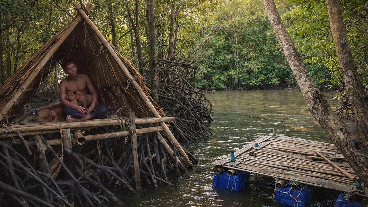 EXTREME SOLO SURVIVAL IN MANGROVE | DIY BUILDING A SHELTER OVER WATER CATCH & COOK WITH MY DOG!