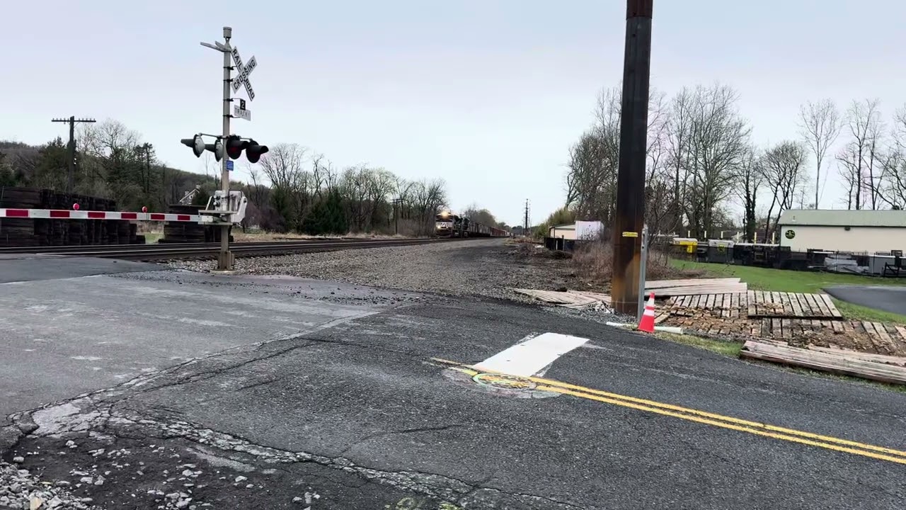 NS 10K NS 1086 NS 4723 (SD70ACE W/RS3L)