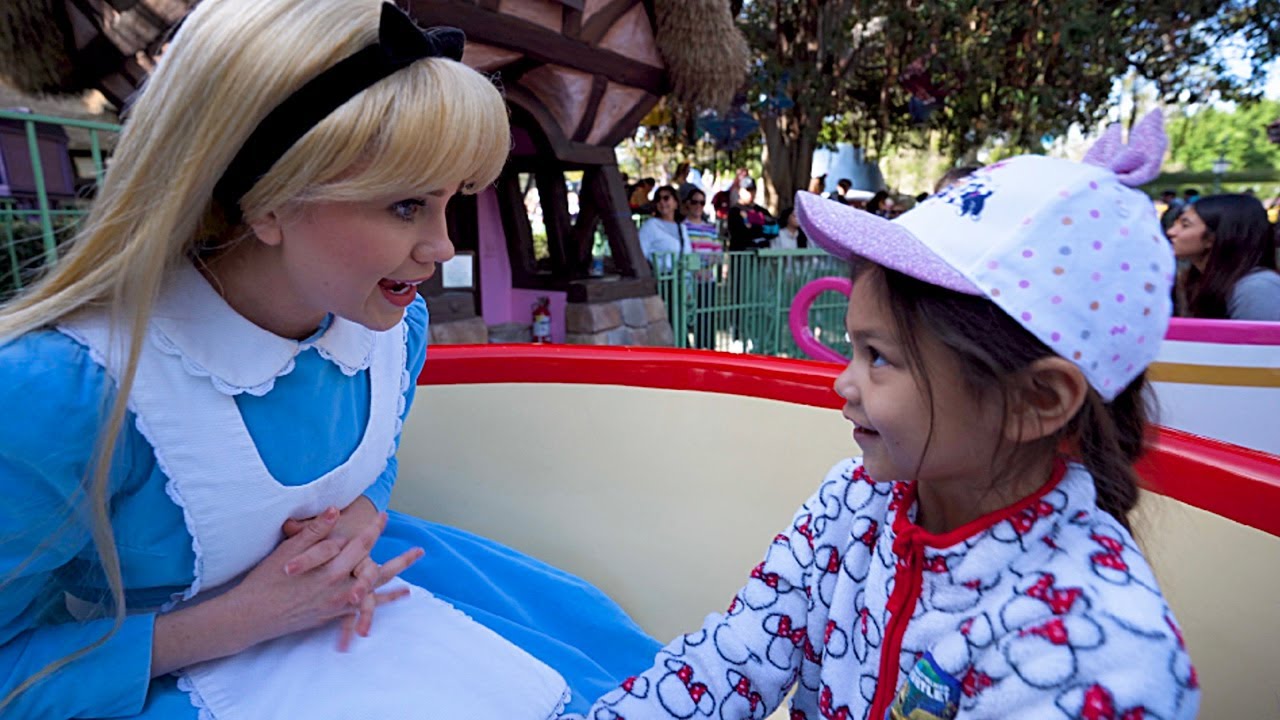 We Have Our Own Mad Tea Party with Alice at Disneyland [Ride on Tea Cups] - Fastpass 2 Fun