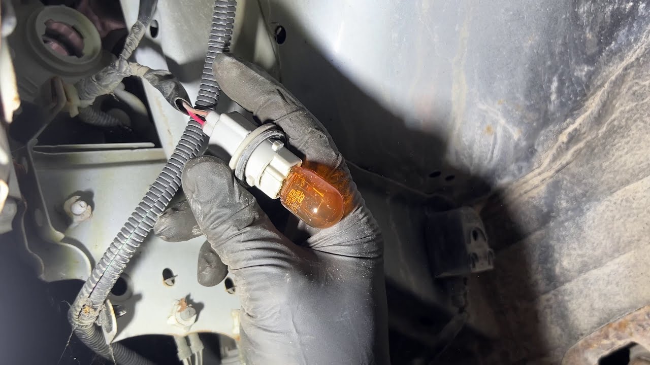 2007-2011 Toyota Camry Front Turn Signal Light Bulb Replacement