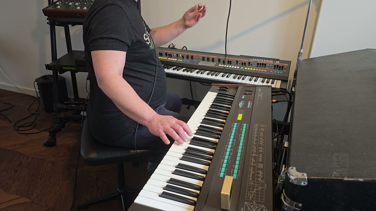 Headphones Time!  A Hammeroid Atmospheric Improv.