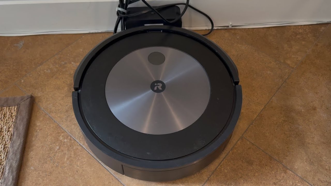 iRobot Roomba j7 (j7550) - Robot Vacuum Demo