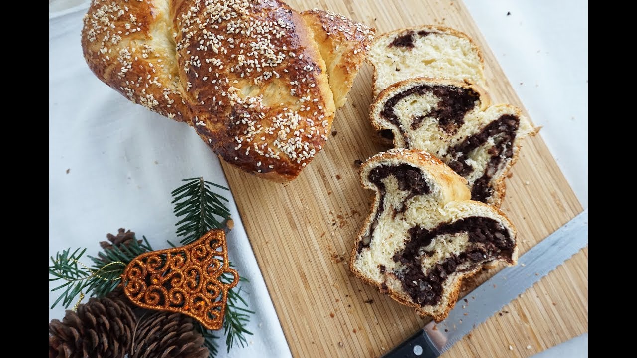 Cozonac pufos cu nuca si stafide | Alina in the Kitchen