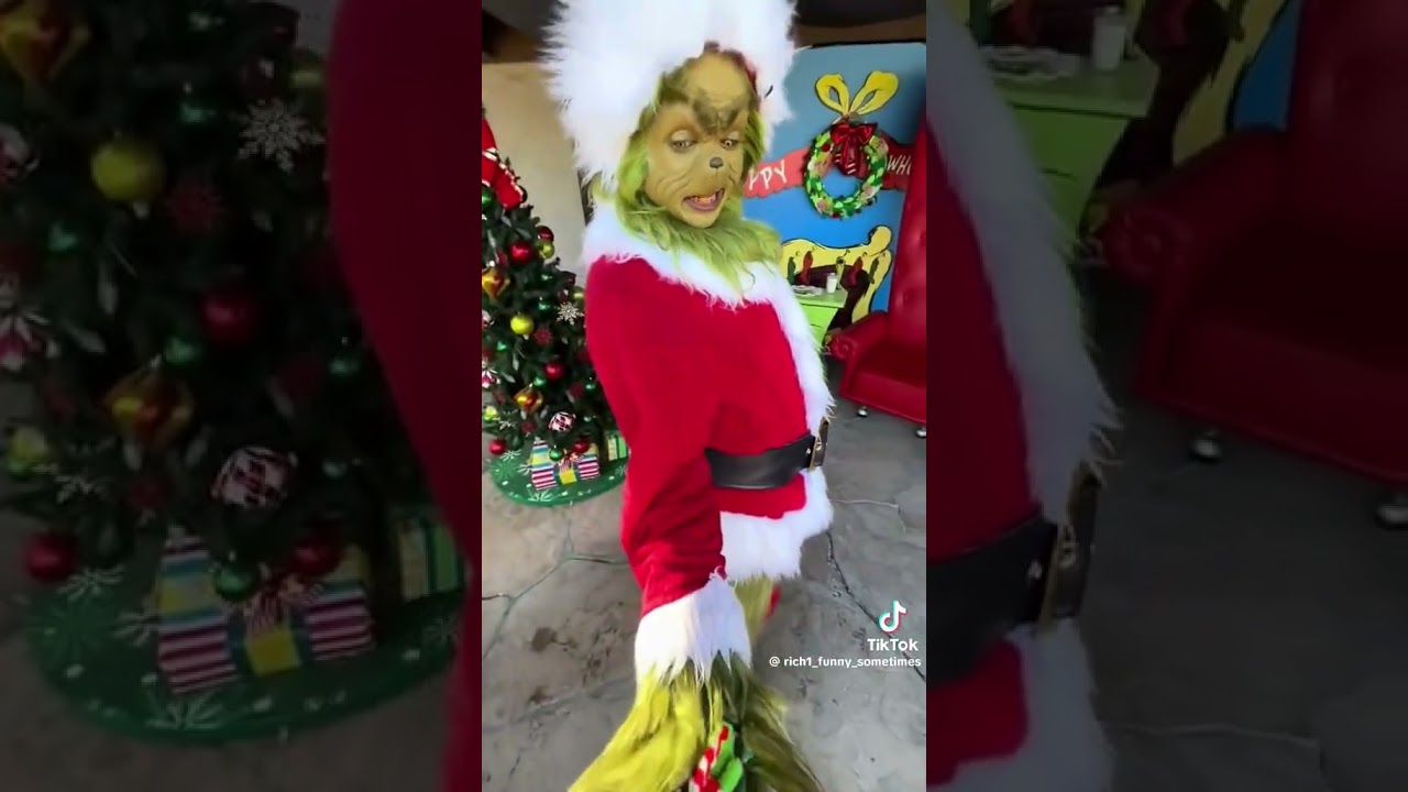 The new Grinch at Universal is hilarious 😌