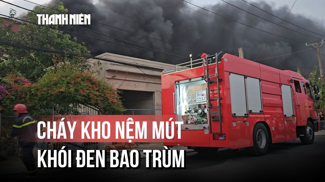 Cháy lớn kho nệm mút ở Củ Chi, phong tỏa nghiêm ngặt tuyến đường