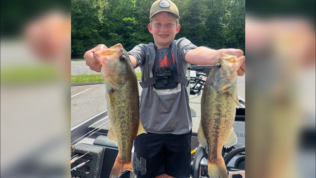 Lookout shoals, bass fishing, hooked up on ￼a 7 pounder￼!!!!!!!