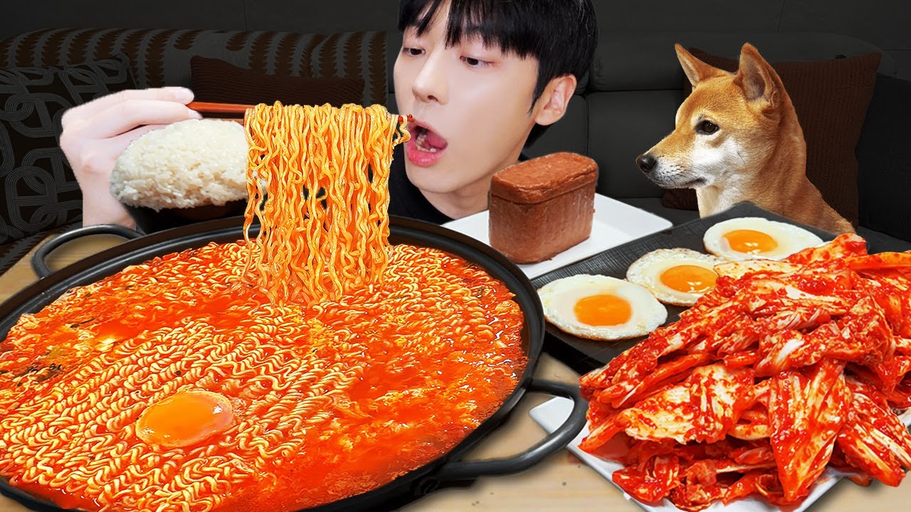 MUKBANG ASMR огненная лапша и яичница, сырный спам, рецепт кимчи, Еда!