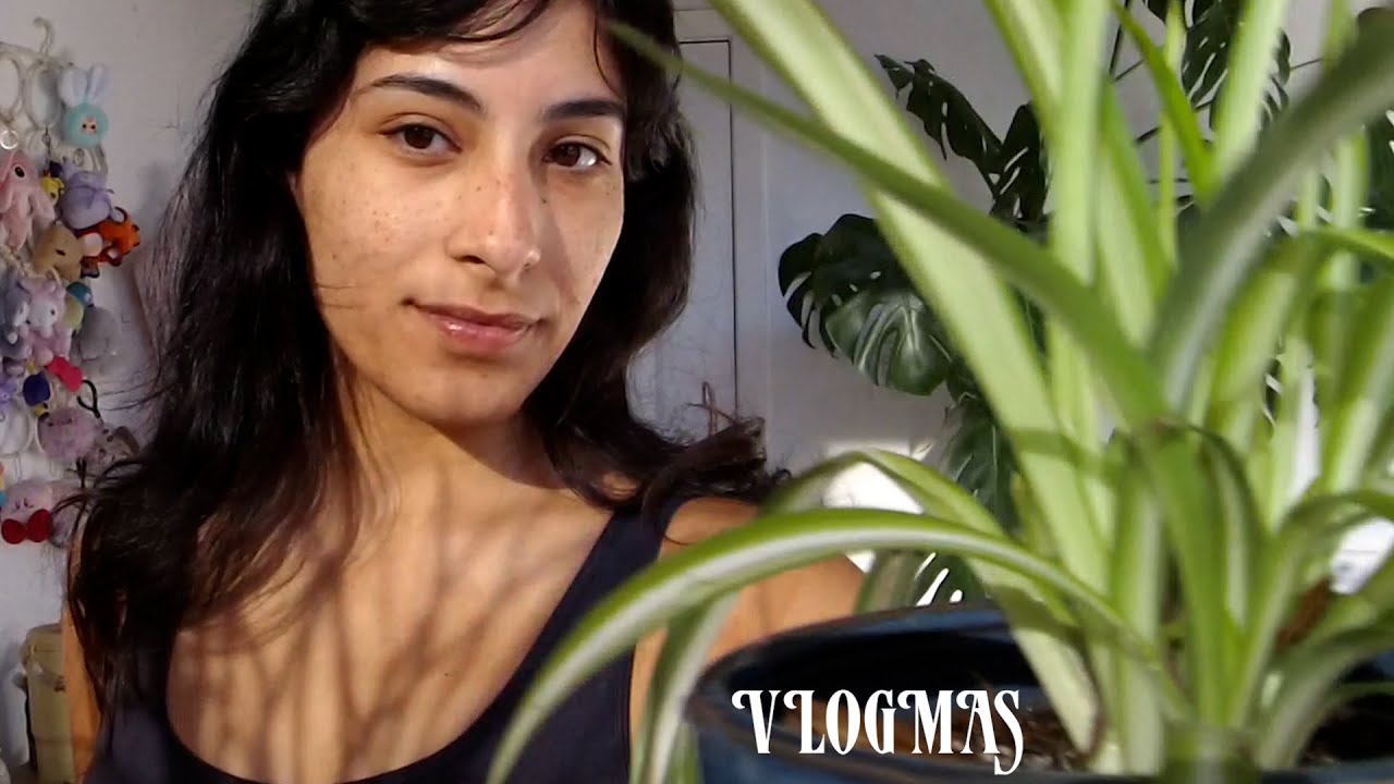 VLOGMAS | filling in the gaps & unboxing blind boxes | Day 16