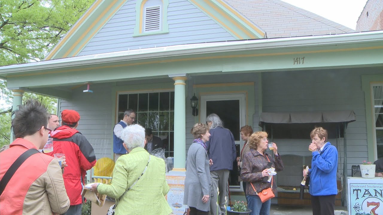 Beer Walk combines art and history with a little craft brew