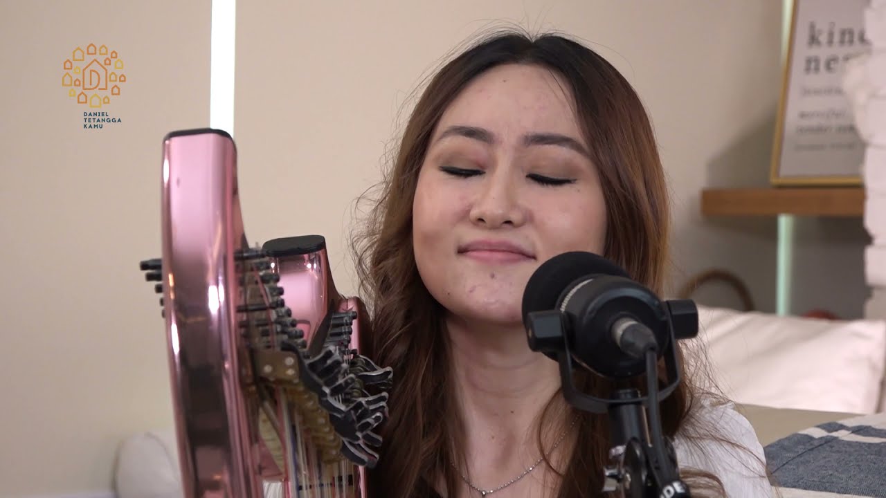 Pulihkan Negeri Kami - Angela July [Live Version]