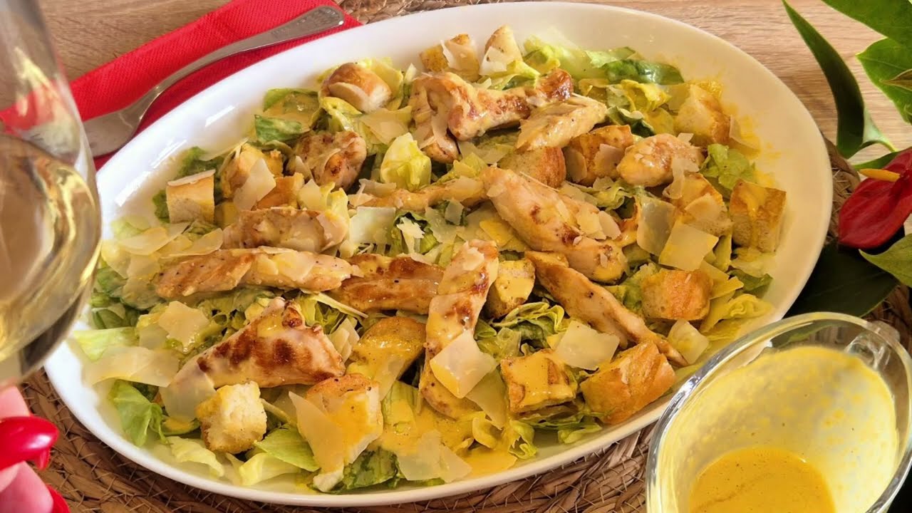 Най-вкусната салата на света! Салата Цезар с пилешко месо! Любима на всички у дома!