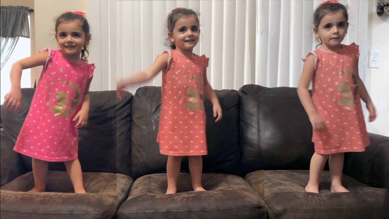 Five Little Monkeys Jumping on the bed - Children Nursery Rhyme - Fun with Colors