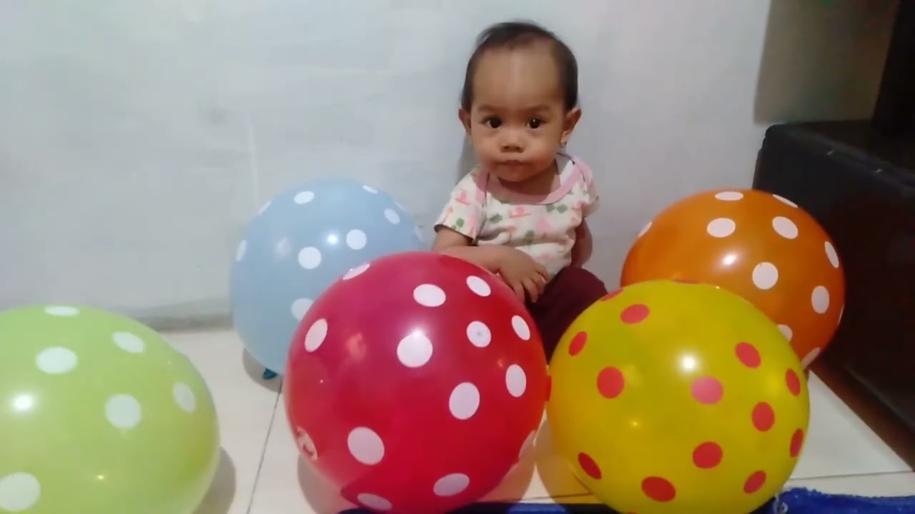 bermain bersama balon