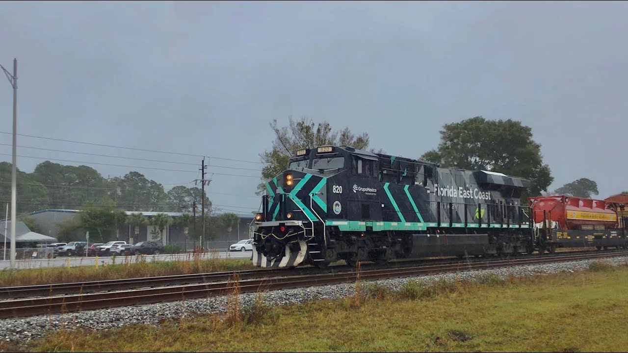 Florida East Coast 202 passes by St Augustine, FL with power move and horn show! 12/7/25
