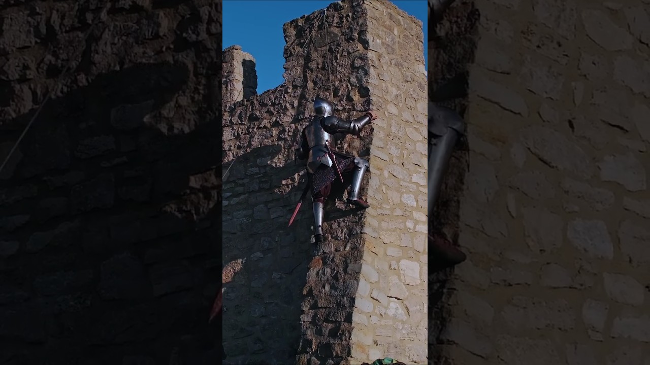 Поднимитесь на стену замка в полном рыцарском доспехе!