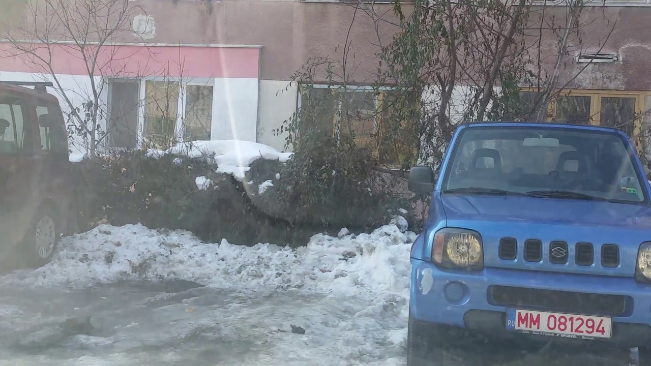 viteza prin spatele blocurilor Baia Mare Romania  車を愛するとき